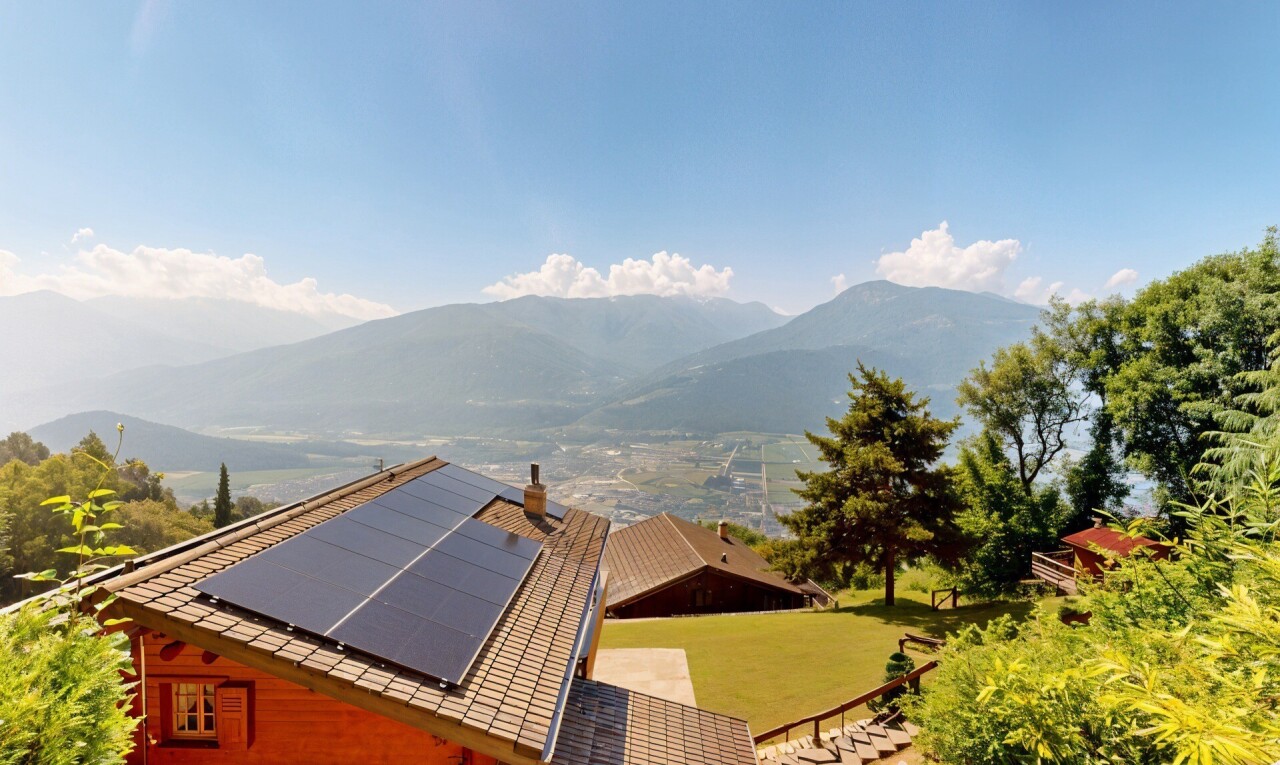 blick auf die berge mit blick auf die berge, mountain view, day time, und property visible