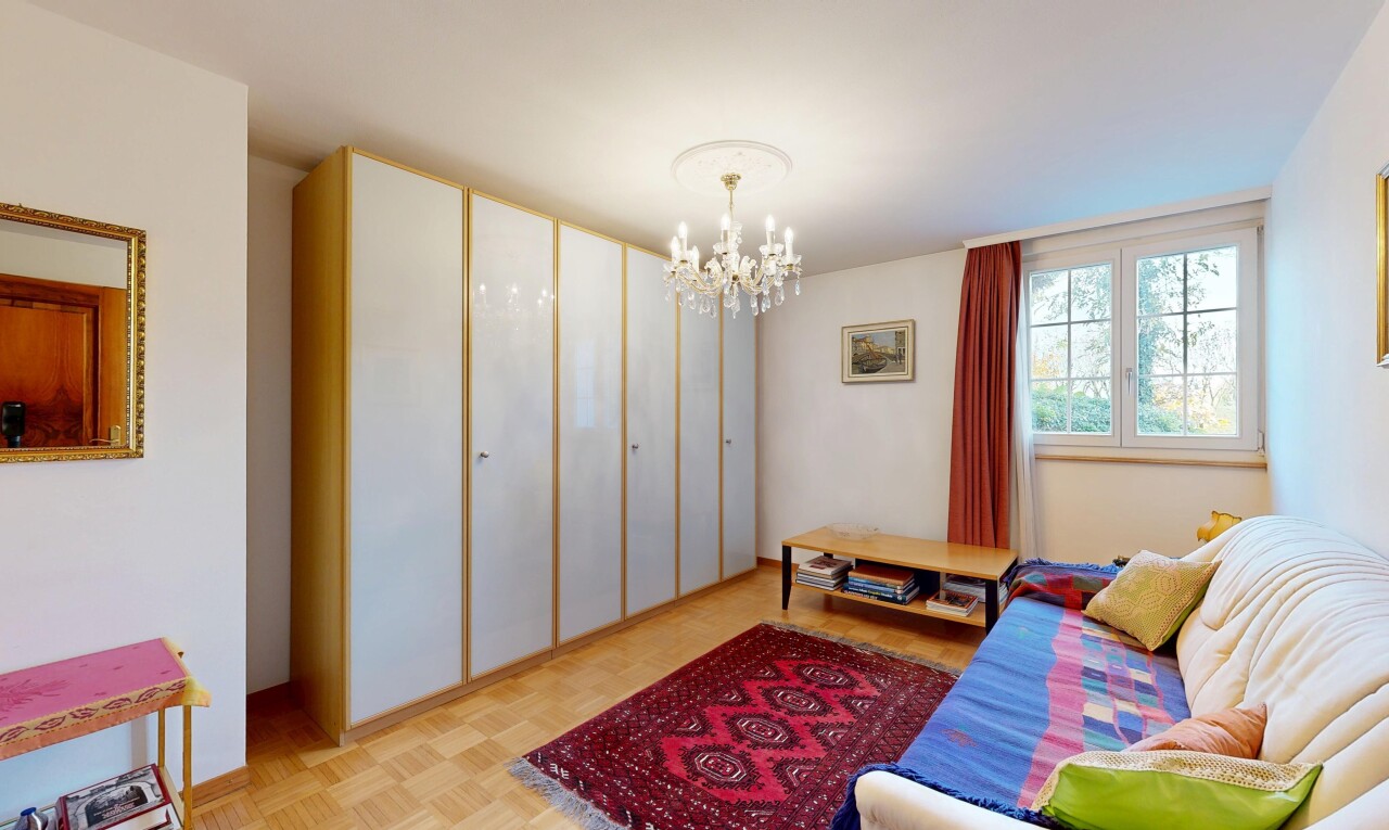 salon avec drywall, cloison sèche, natural light, lumière naturelle, et inside property