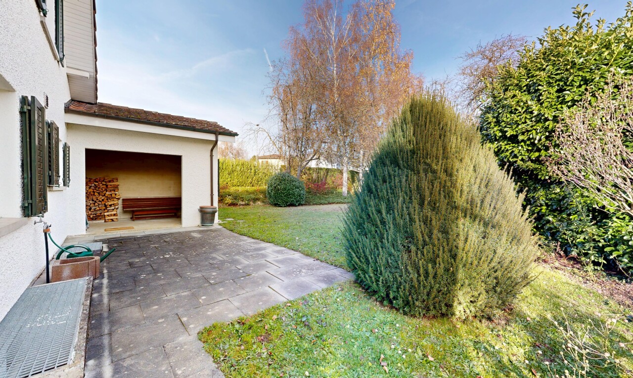 façade avec day time, pelouse, bardage en stuc, terrasse, et from property