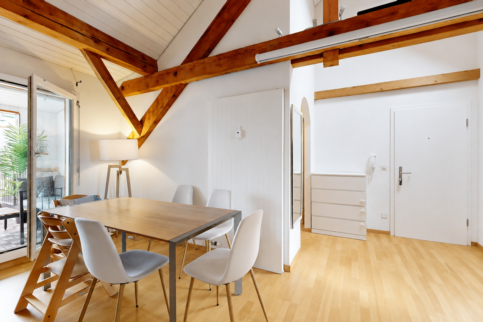 esszimmer mit natürliches licht, natural light, balkendecke, beamed ceiling, und inside property