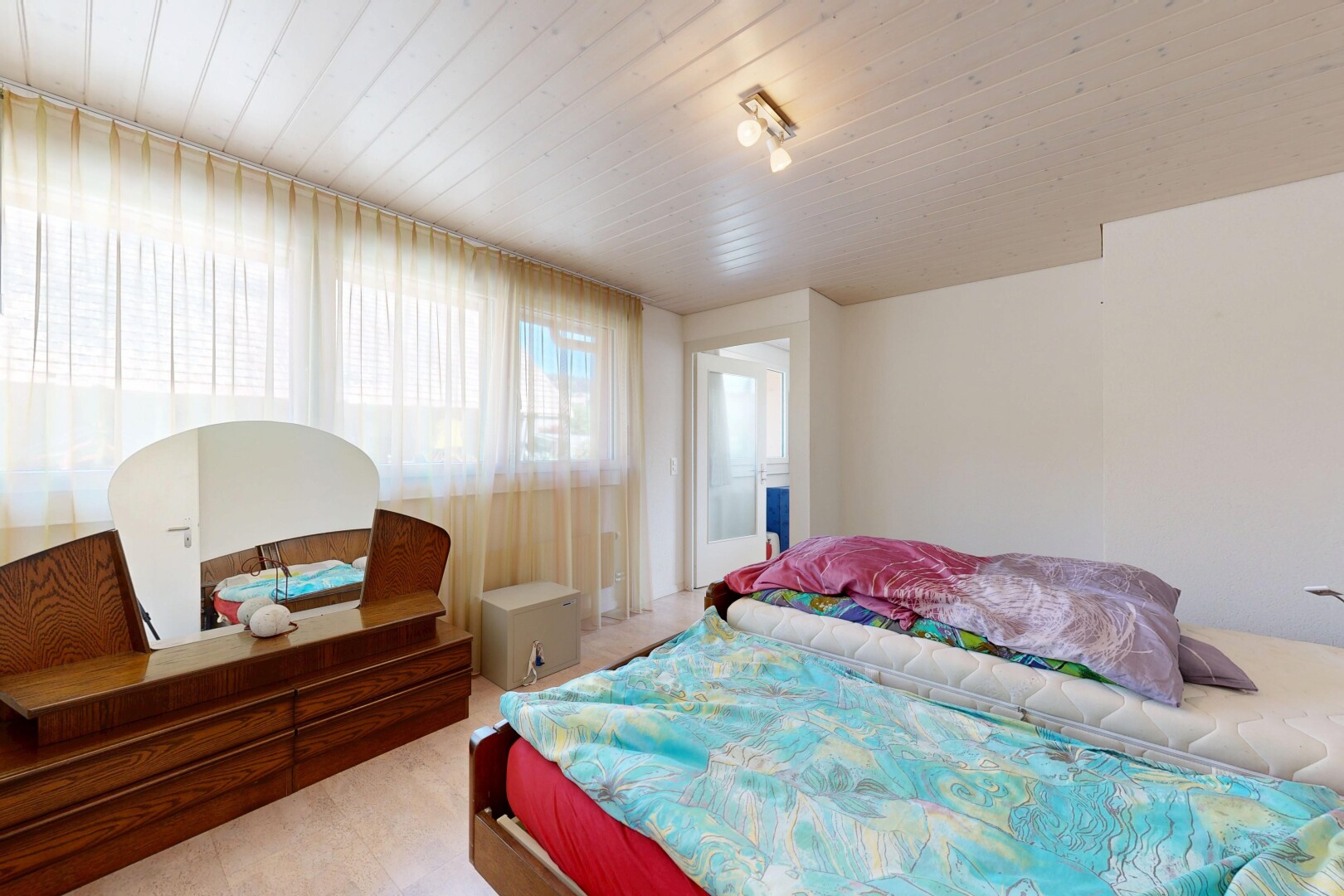 zimmer / schlafzimmer mit inside property, natürliches licht, natural light, gipskartonwand, und drywall