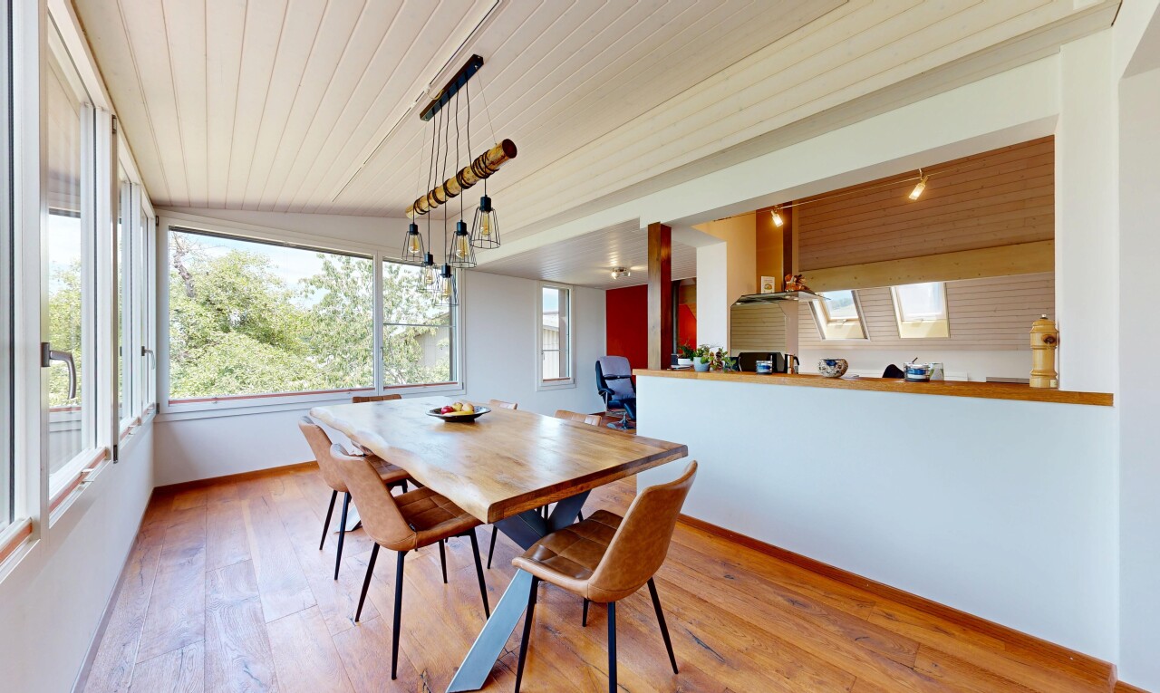 esszimmer mit inside property, holzfußboden, wood finish floor, holzdecke, und wood ceiling