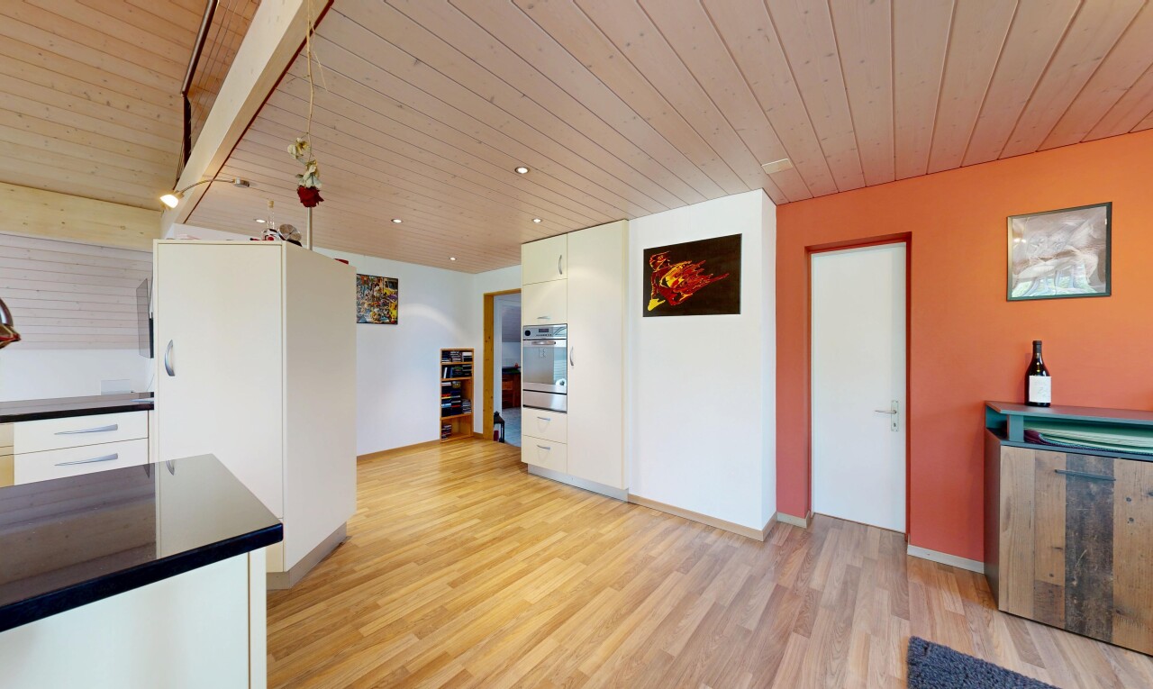 küche mit holzdecke, wood ceiling, inside property, light floor, und holzfußboden