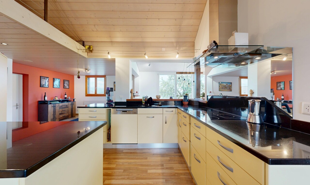 küche mit dark countertops, arbeitsplatten, dunstabzugshaube, inside property, und light floor
