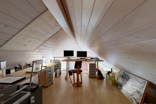 büro mit zusätzliches zimmer, holzdecke, wood ceiling, bürobereich, und holzfußboden