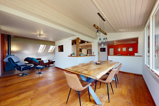 wohn- / esszimmer mit inside property, holzfußboden, wood finish floor, gipskartonwand, und drywall