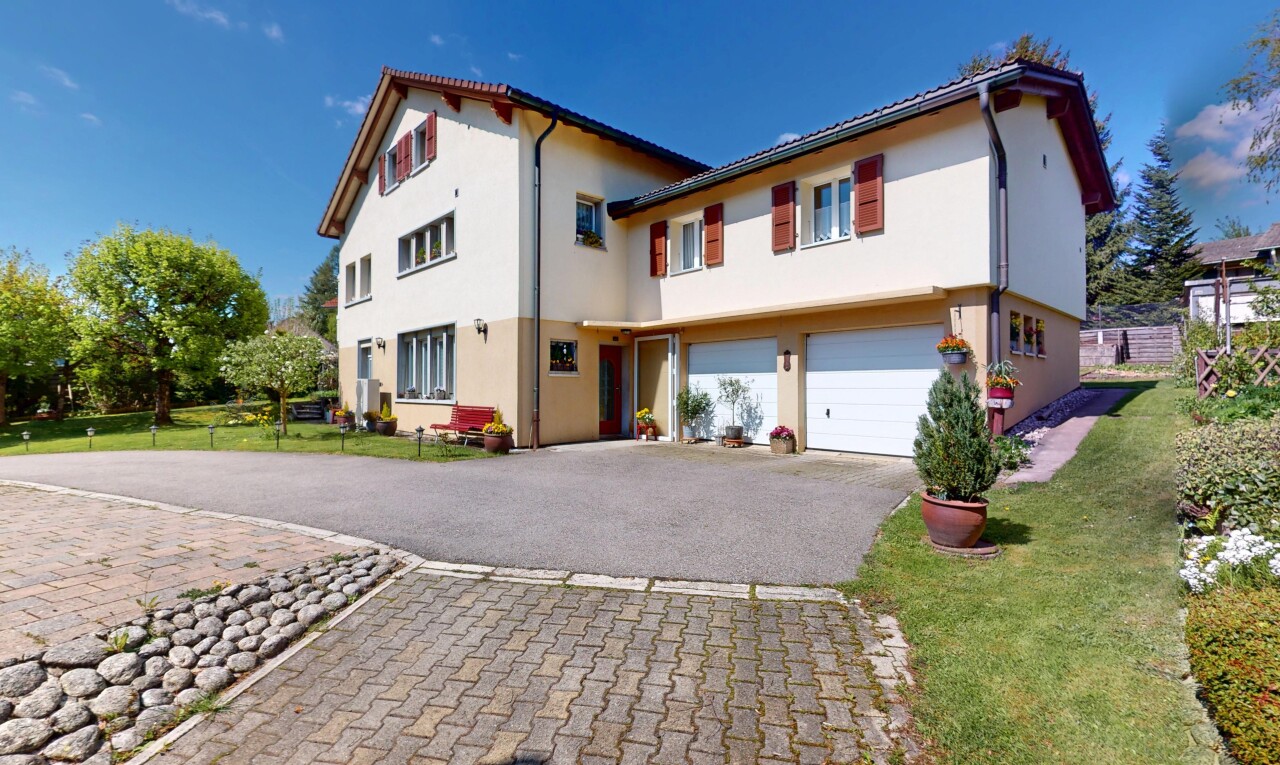 Spacieuse villa au fort potentiel, calme, avec appartement indépendant