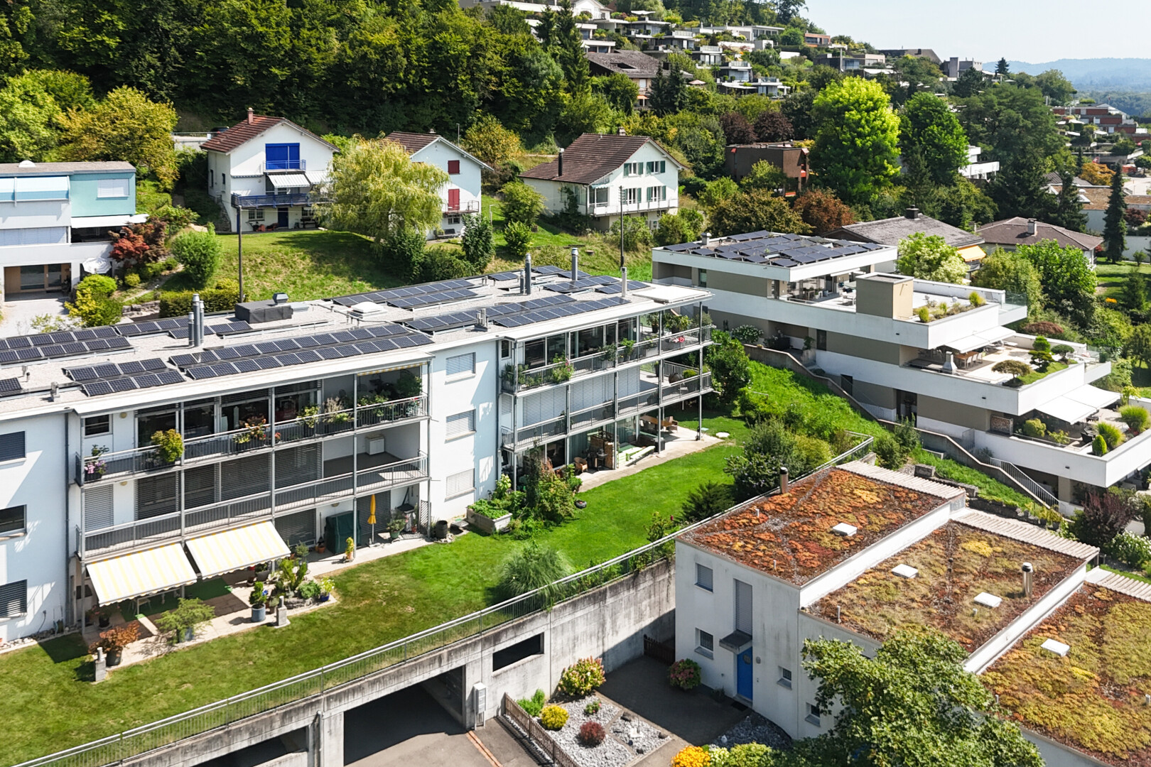 extérieur du bâtiment avec residential view et vue résidentielle