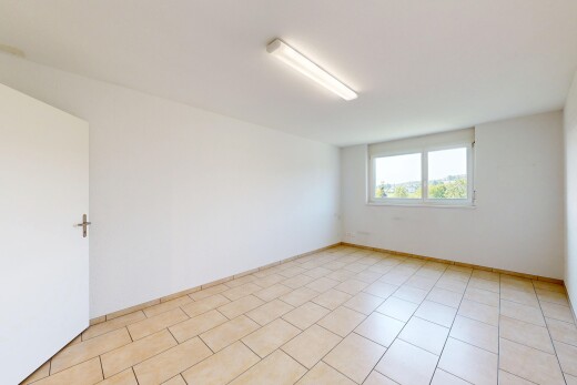 pièce vide avec natural light, lumière naturelle, drywall, cloison sèche, et inside property