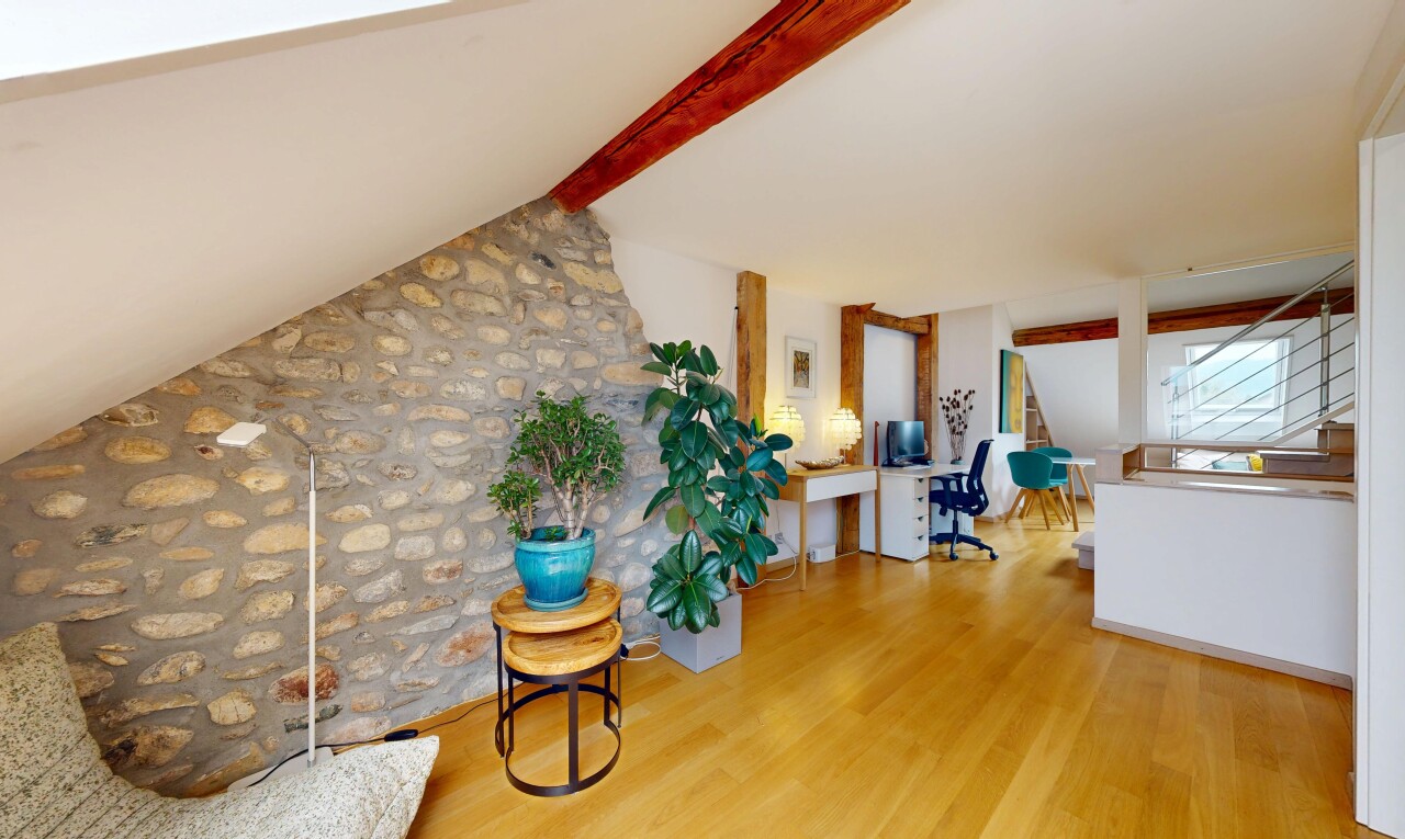 wohnzimmer mit steinwand, stone wall, bürobereich, inside property, und holzfußboden