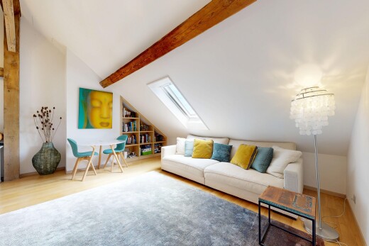 salon avec vaulted ceiling, plafond voûté, inside property, puits de lumière, et drywall