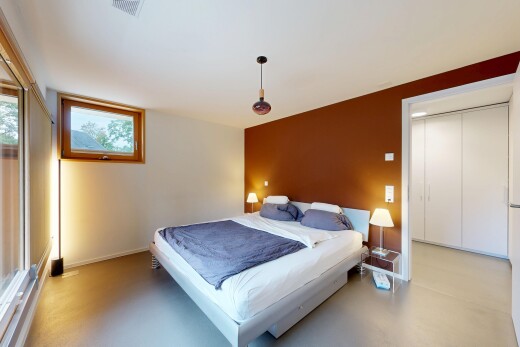 zimmer / schlafzimmer mit inside property, gipskartonwand, drywall, natürliches licht, und natural light