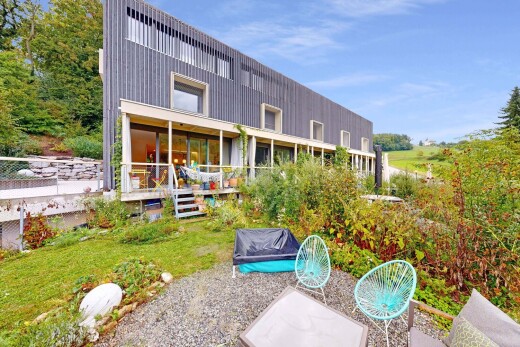 außenansicht mit vertikale verkleidung, property visible, day time, und zaun