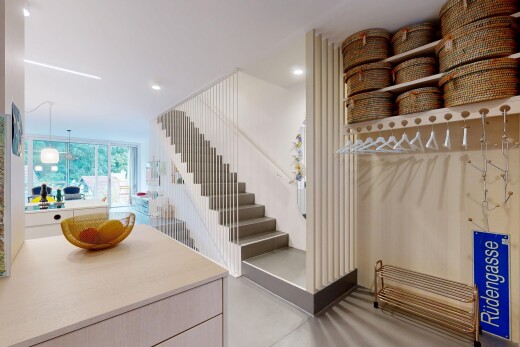 treppe mit inside property, treppen, natürliches licht, natural light, und einbauleuchten