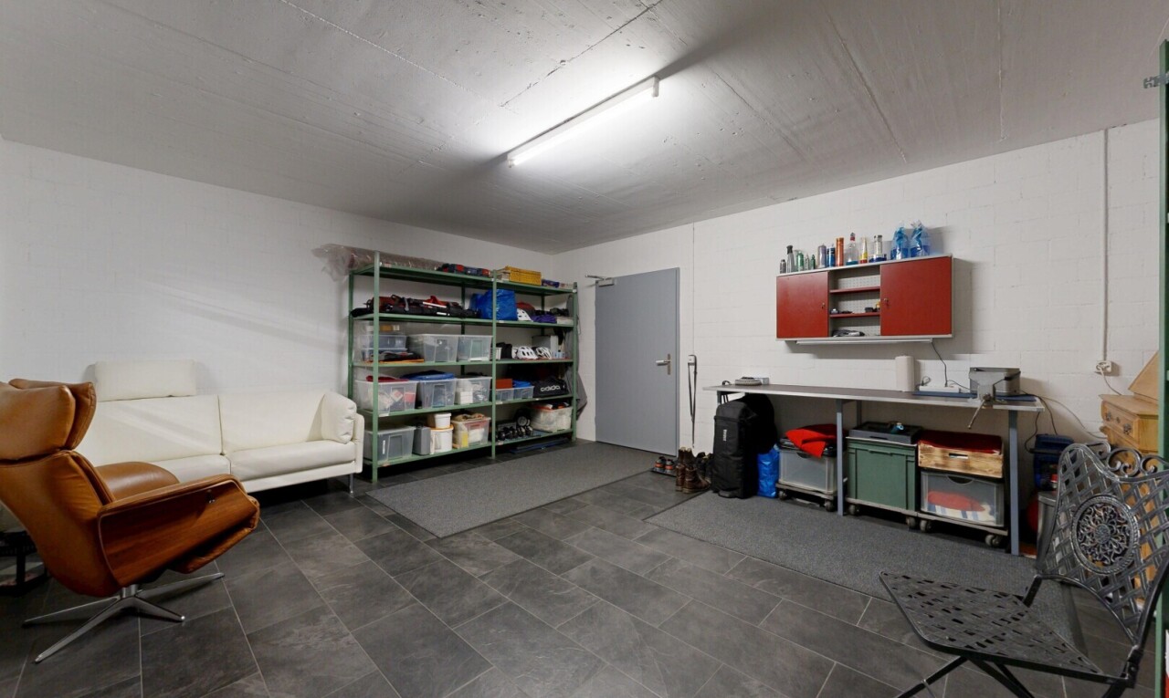 büro mit inside property und dark floor