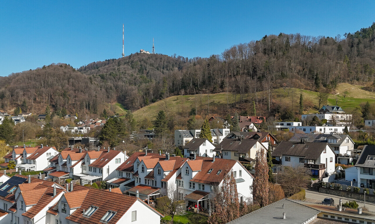 blick auf die berge mit blick auf die berge, mountain view, day time, wohngebietblick, und residential view