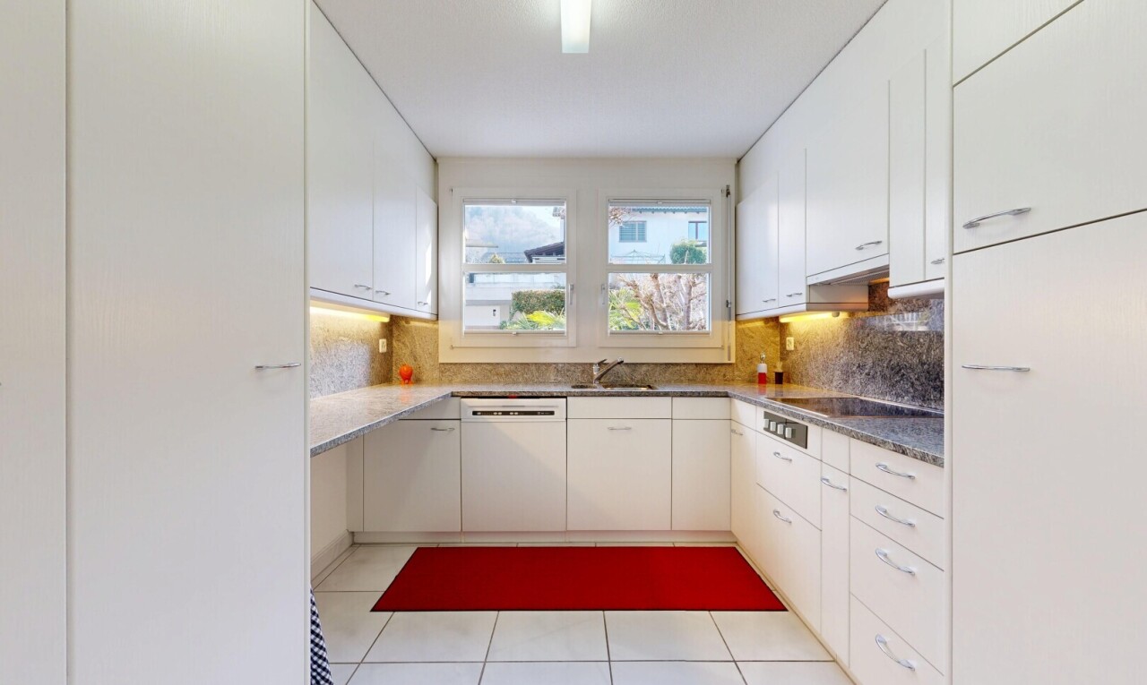 küche mit light floor, fliesenboden, tile floor, natürliches licht, und natural light