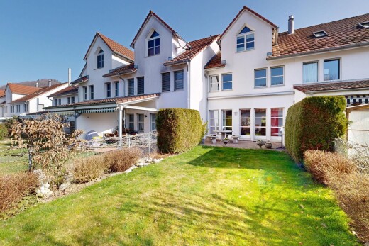 außenansicht mit terrasse, day time, stuckverkleidung, und rasen