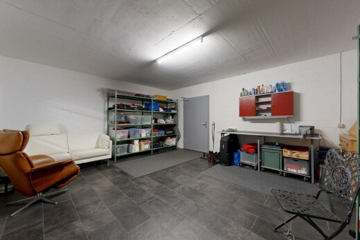 büro mit inside property und dark floor