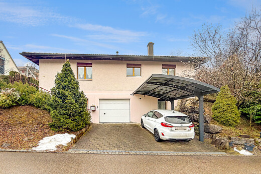 façade avec garage intégré, property visible, bardage en stuc, day time, et abri de voiture