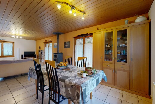 salle à manger avec plafond en bois, wood ceiling, inside property, cloison sèche, et drywall