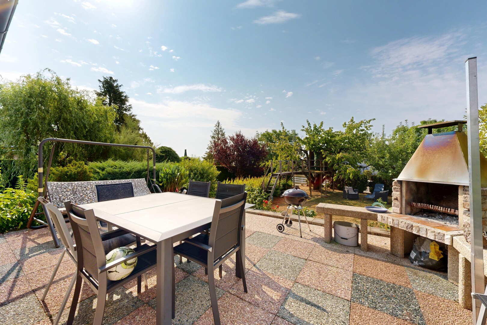 terrasse avec cheminée, from property, coin repas extérieur, day time, et terrasse