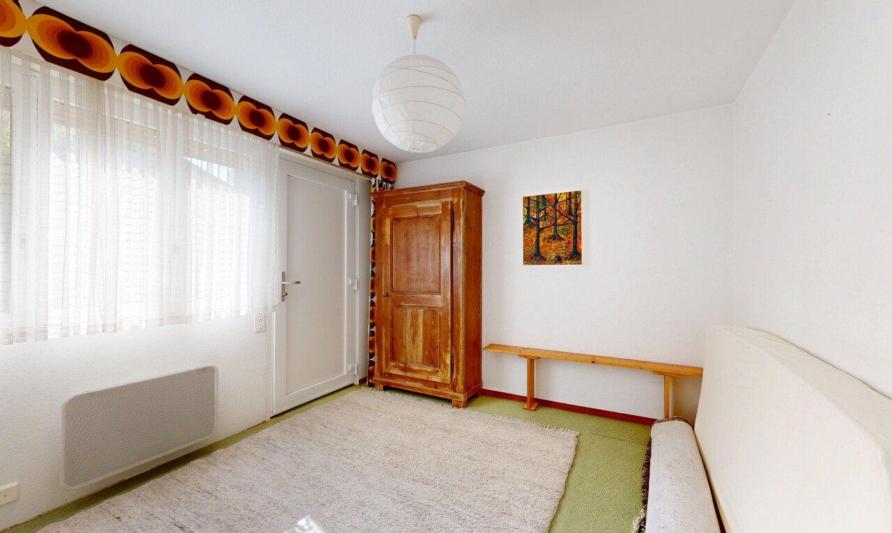 chambre avec cloison sèche, drywall, inside property, moquette, et carpet
