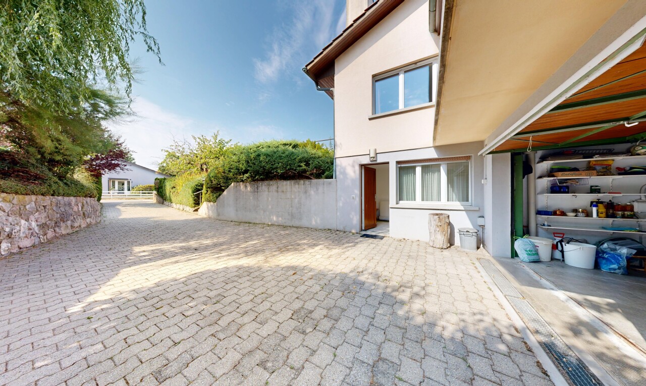 terrasse avec day time, property visible, et clôture