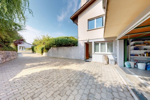 terrasse mit day time, property visible, und zaun