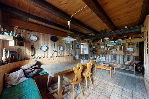 salle à manger avec inside property, beamed ceiling, plafond à poutres, wood wall, et mur en bois