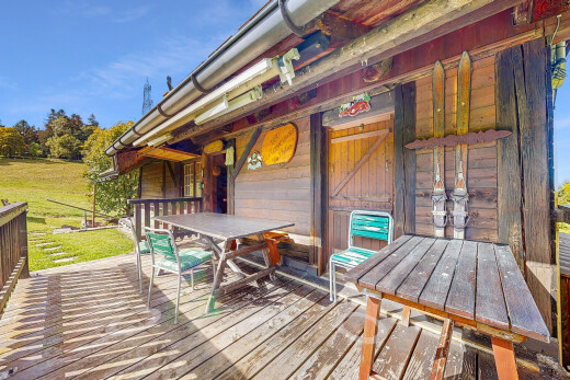 terrasse avec property visible, terrasse, day time, et coin repas extérieur