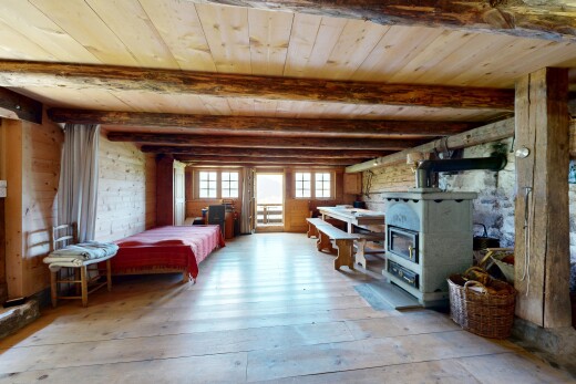 salle à manger avec sol en finition bois, wood finish floor, inside property, lumière naturelle, et natural light