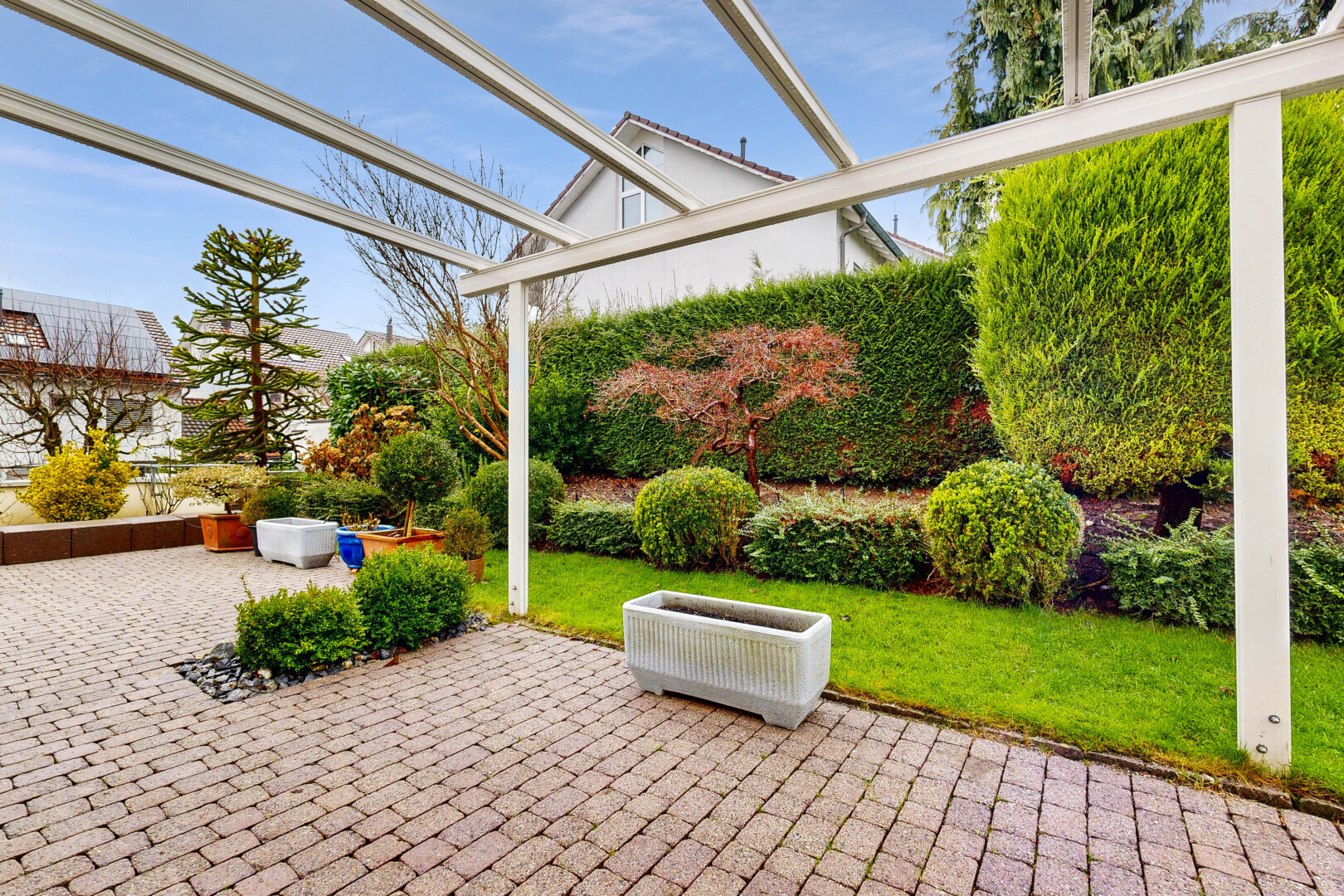 garten mit day time, terrasse, from property, rasen, und pergola