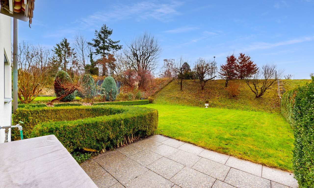 garten mit from property, rasen, day time, und terrasse