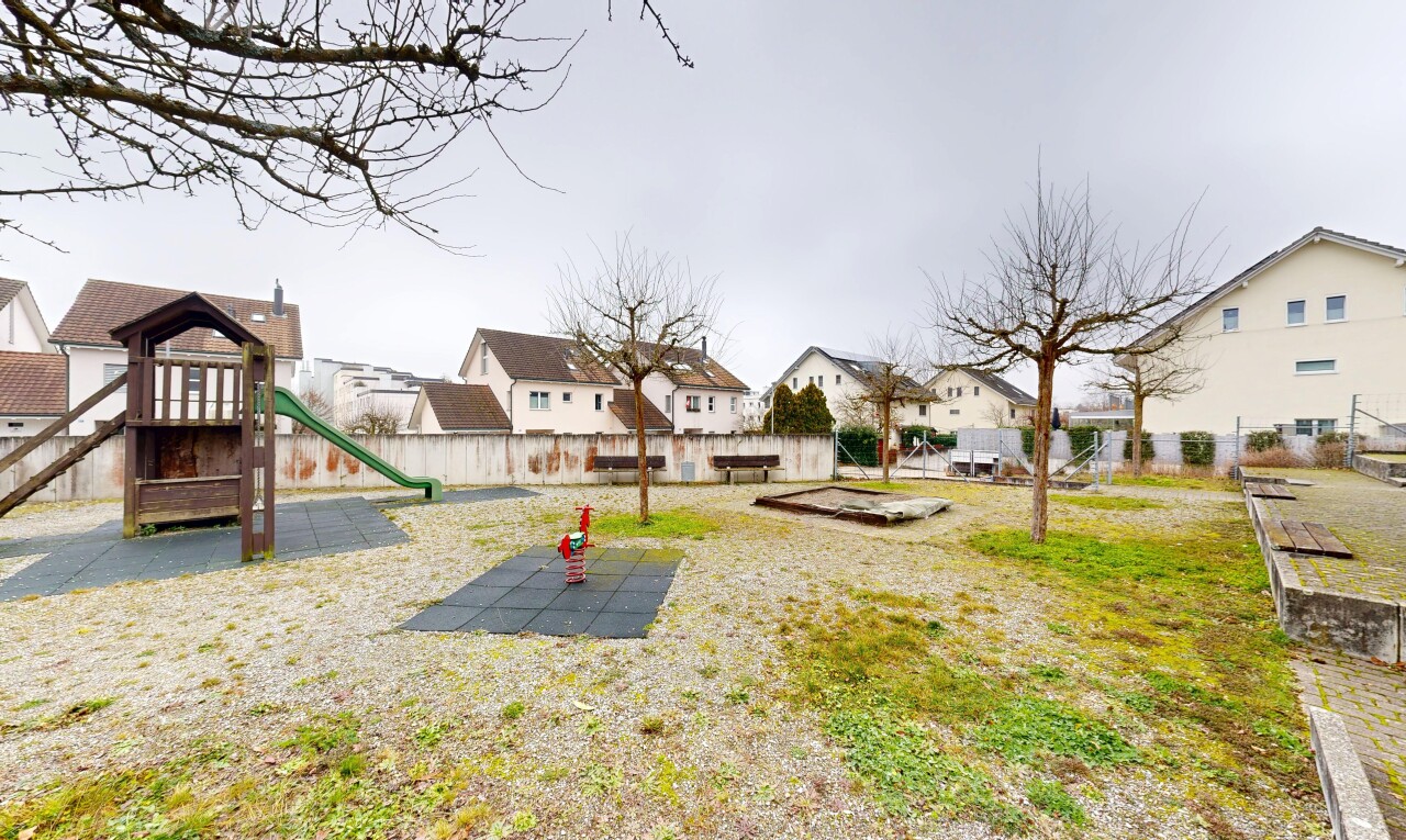garten mit spielplatz, wohngebietblick, residential view, overcast, und zaun