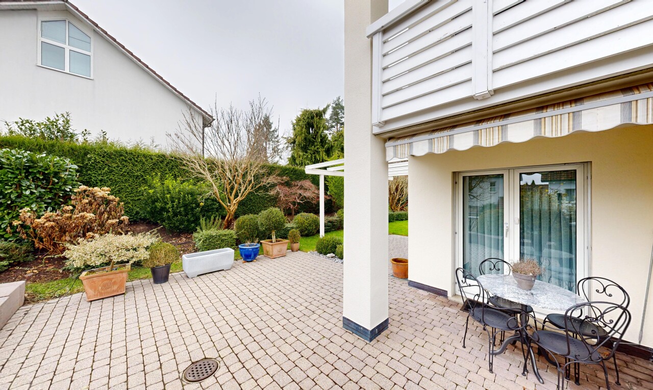 terrasse mit markise, terrasse, from property, essbereich im freien, und overcast