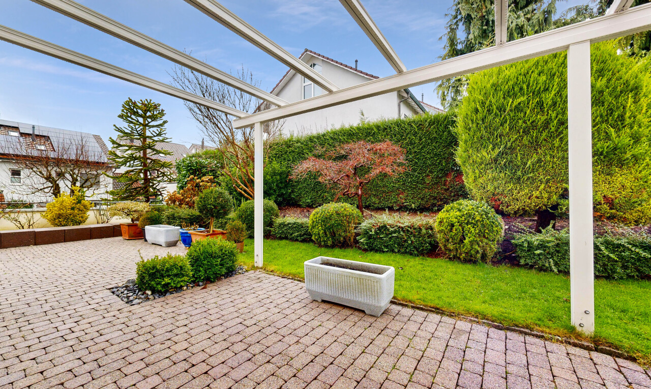 garten mit day time, terrasse, from property, rasen, und pergola