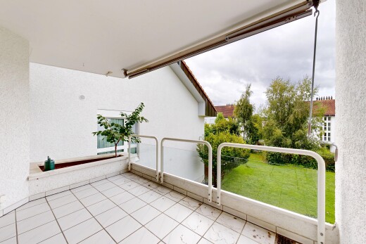 terrasse mit overcast, rasen, from property, und balkon
