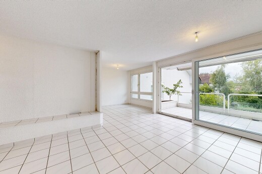 leerer raum mit fliesenboden, tile floor, inside property, natürliches licht, und natural light