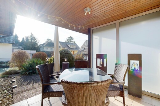 terrasse avec coin repas extérieur, terrasse, et from property