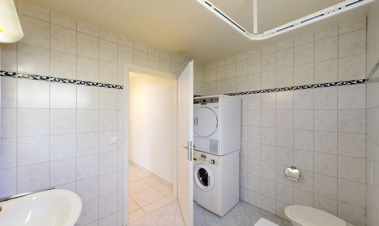 bad mit waschturm, tile wall, fliesenwand, tile floor, und fliesenboden