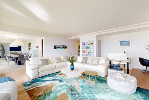 salon / salle à manger avec wood finish floor, sol en finition bois, inside property, drywall, et cloison sèche