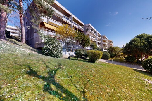 extérieur du bâtiment avec vue sur le complexe d'appartements, apartment complex view, day time, et from community