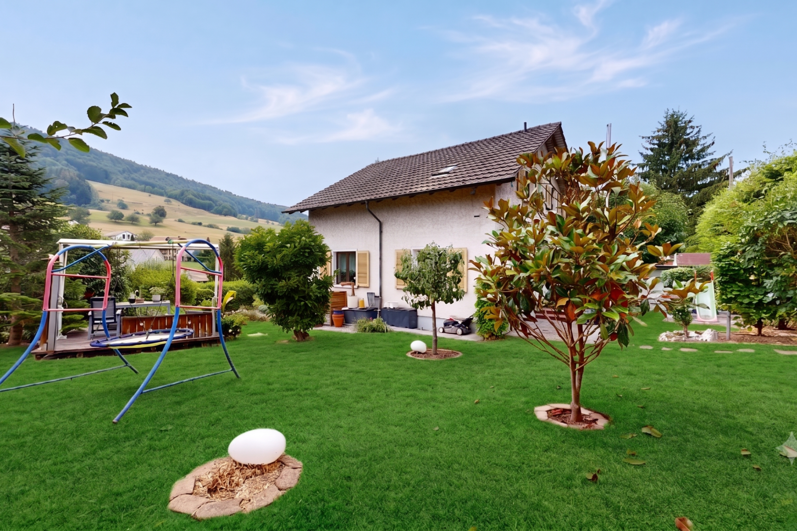 garten mit rasen, day time, spielplatz, from property, und property visible