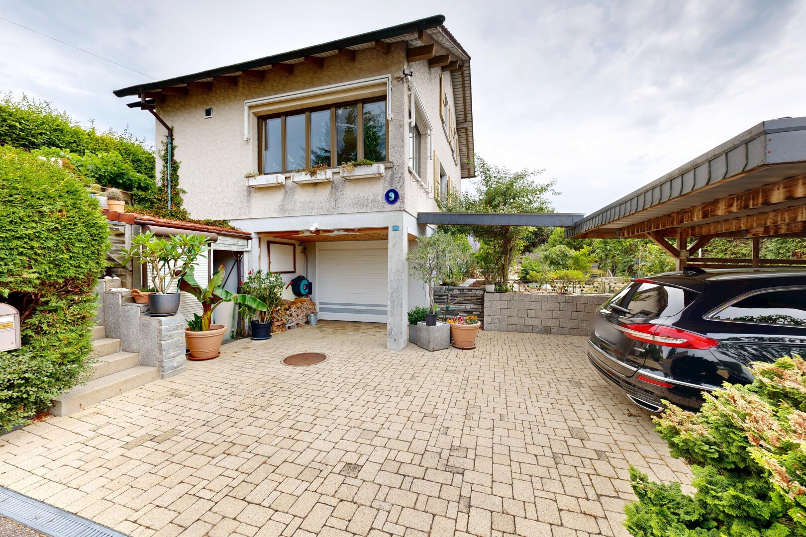 außenansicht mit stuckverkleidung und property visible