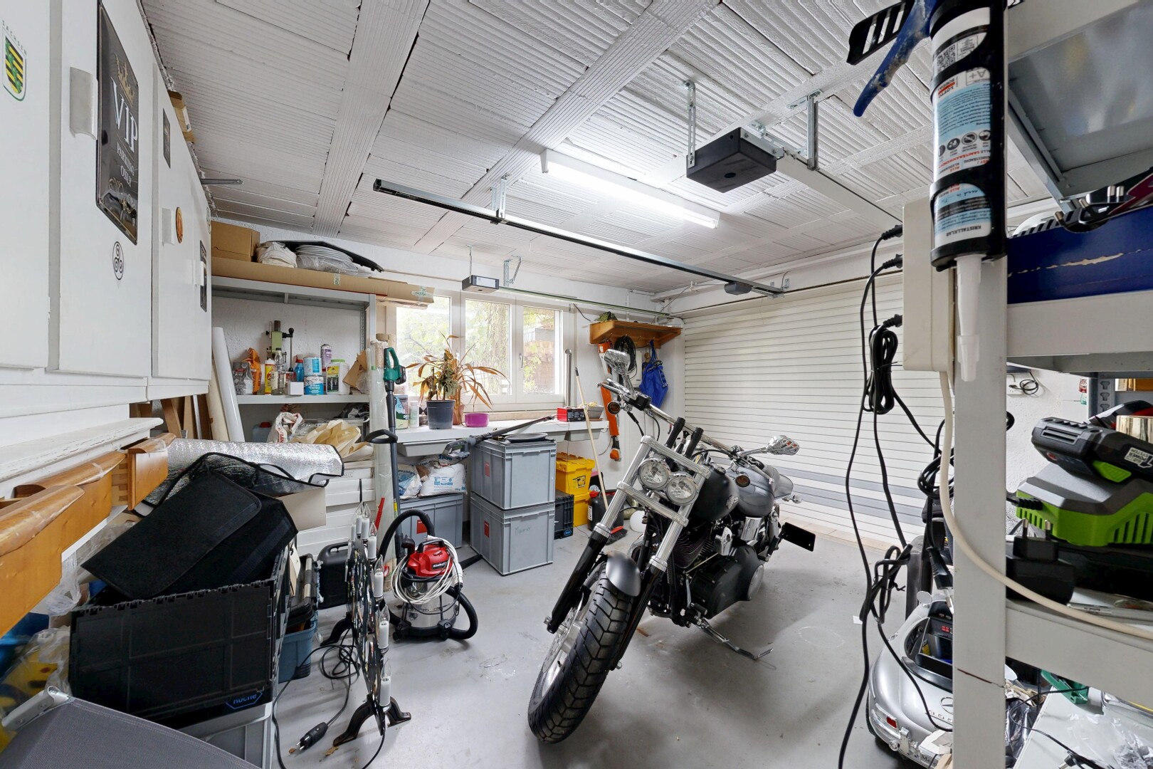 vorratskammer mit garage und natürliches licht