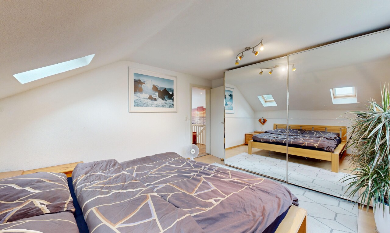 zimmer / schlafzimmer mit deckenbeleuchtung, dachfenster, vaulted ceiling, dachschräge, und zusätzliches zimmer
