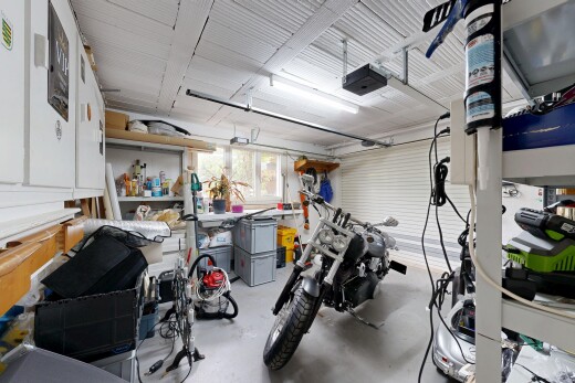 vorratskammer mit garage und natürliches licht