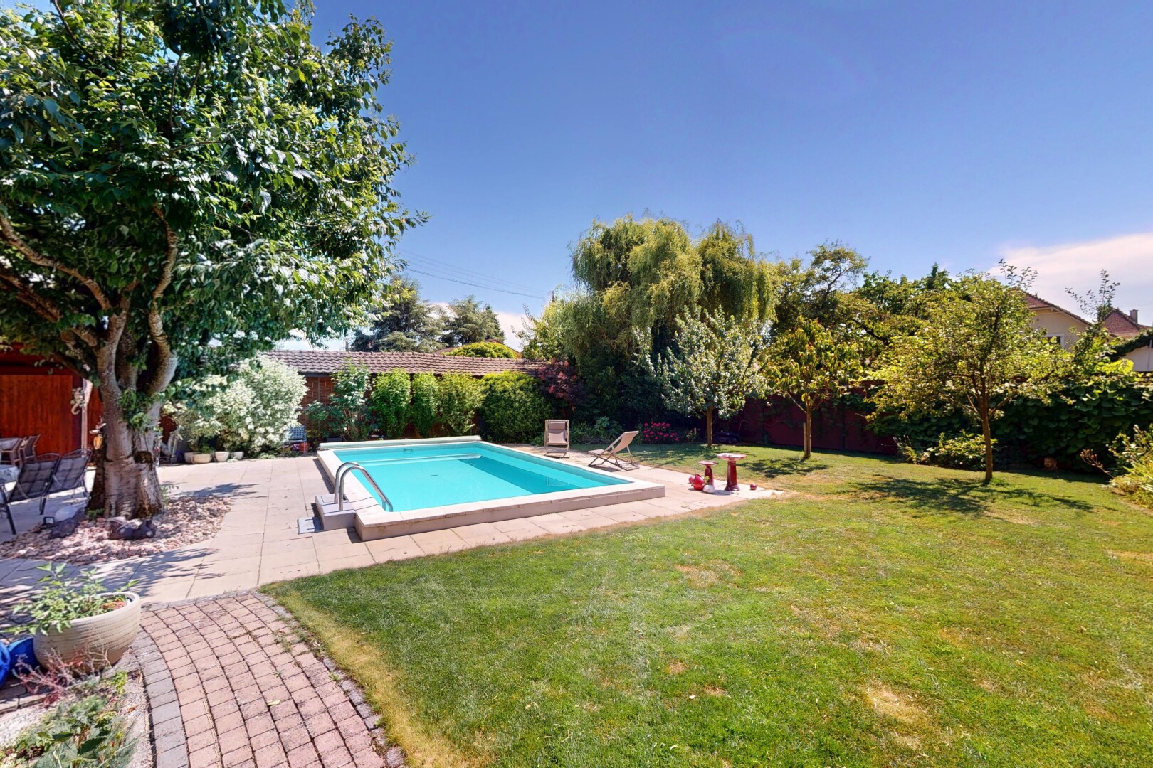 schwimmbad mit rasen, from property, zaun, schwimmbad, und terrasse