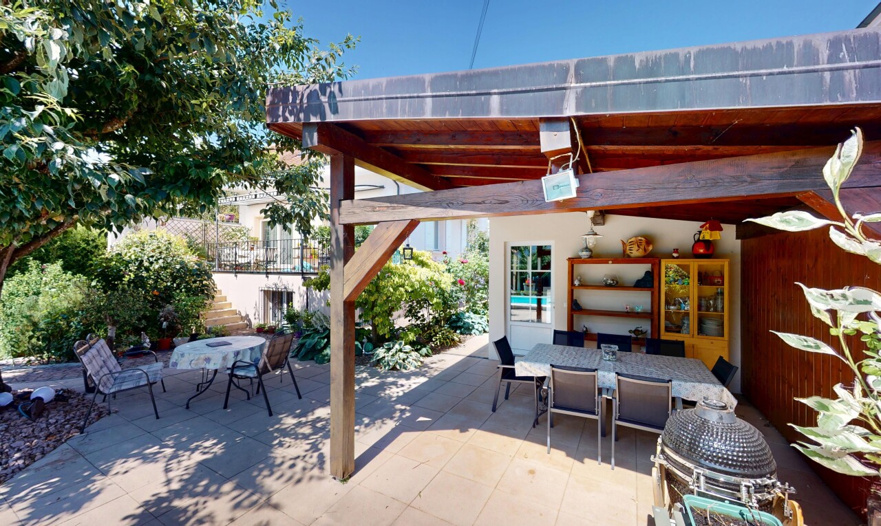 terrasse mit essbereich im freien, terrasse, und treppen